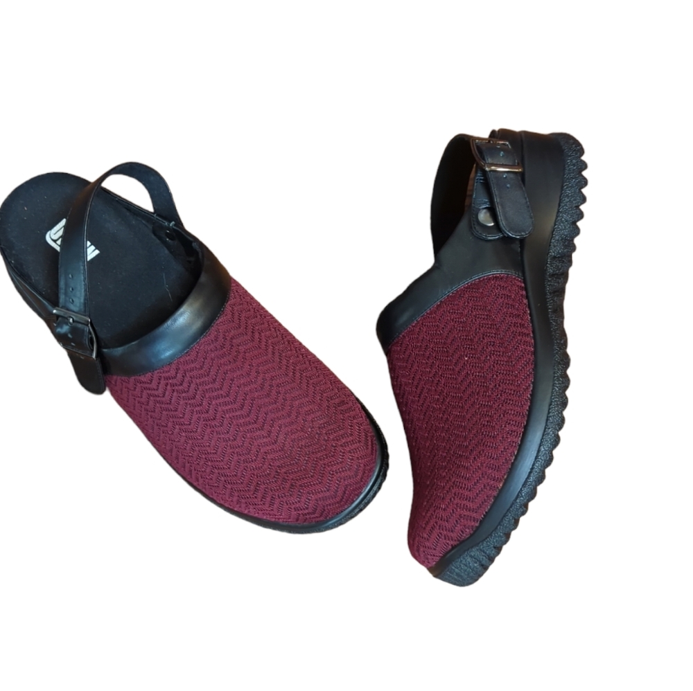Drew Savannah comfy women's clogs  Burgundy. NWOB. Size 8 1/2
